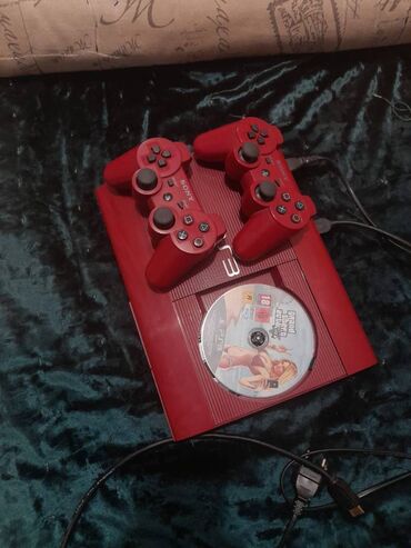 PS3 (Sony PlayStation 3): Sony playstation 3 super slim 500GB. Rengi qirmizidir. Konsol sadece