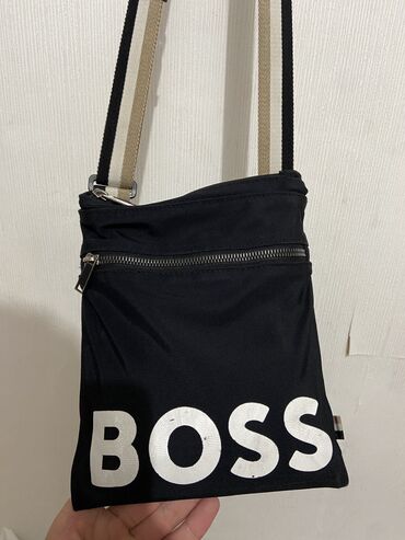 дорожная сумка: Продаю барсетку Boss оригинал Состояние хорошее Размер стандарт