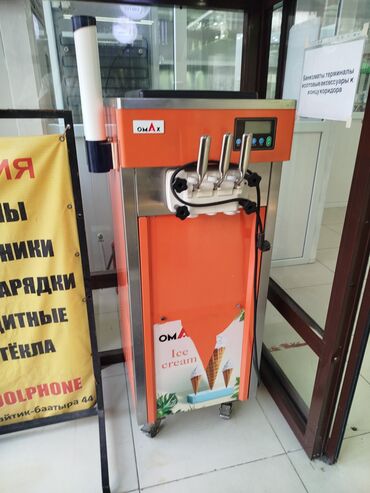 фризер для мягкого мороженого: Автомат для приготовления мягкого мороженого OMAX с двумя бункерами