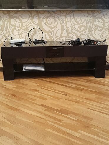 Микрофоны: Ev kinoteatrı tv altı