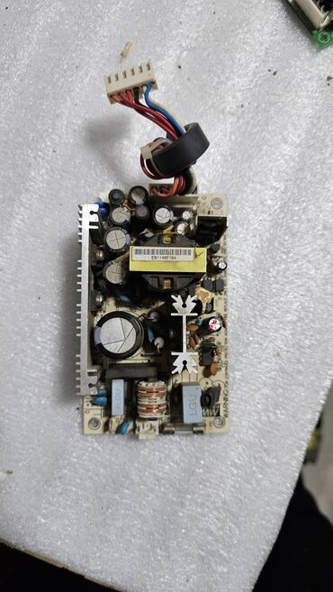 Korg pa800 supply (adapter) platanin cuzi temire ehtiyyaci var