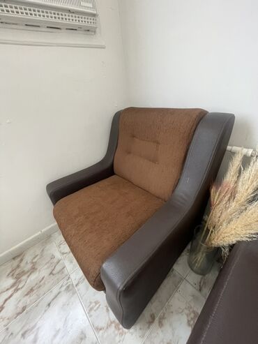 Stullar: Qonaq otağı üçün, Açılmayan, Dördbucaq masa, 4 stul