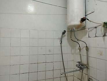 продам участок: Комната в частном доме - Уютная комната с большим окном и выходом на — 2