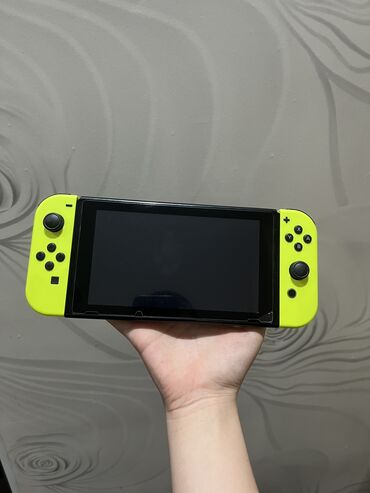 нинтенда: Портативная консоль Nintendo Switch.Состояние отличное, джойконы не