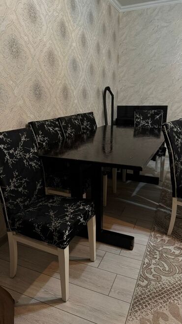 stol stul metbex: Boyuk masa,sekkiz oturacaq,jurnal masasi tecili satilir. Qonaq otağı