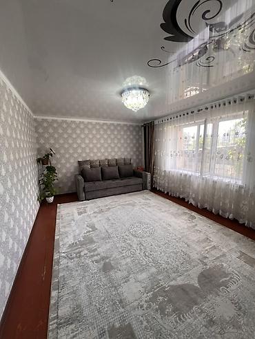 Продажа полдома: Продаю дом В селе Кунтуу, большой двор, 4 сарая, тапчан, навес — 19