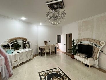 Uzunmüddətli kirayə mənzillər: Xətai rayonu Ag şəhərdə yerləşən ümumi sahəsi 120 kv,m olan,3 otaqlı — 1