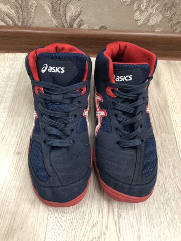 Кроссовки и спортивная обувь: Продаю борцовки Asics в хорошем состоянии, 38 размер Писать по