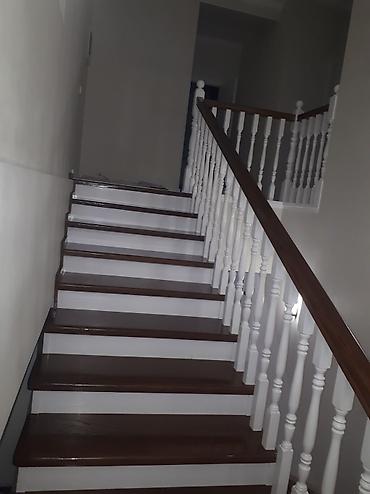 Деревянные лестницы: Деревянная лестница Для дома, Форма лестницы: Много-маршевая, Стиль: Классический — 1