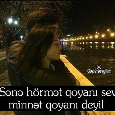 Ev saatları: Bu fotoşəkil iki nəfərin gecə vaxtı su kənarında dayandığını əks