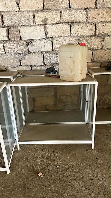 Şüşə vitrin/stəllaj - Material: Alüminium karkas, şüşə yan və ön