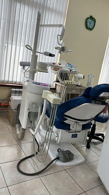 Медицинская мебель: Стоматологическая установка с креслом и полным набором встроенного — 1