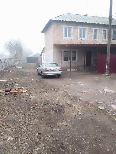 Продажа коттеджей и домов: 7 комнатная Продаётся двухэтажный кирпичный дом с двором и навесом для — 1