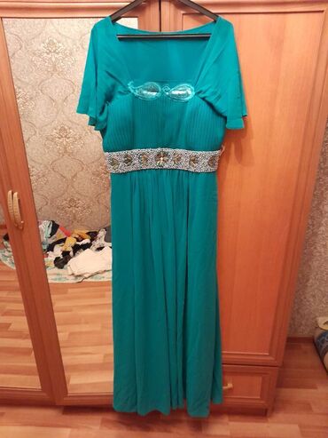 Ziyafət donları: Paltarlar hamisi 1defe toya geyilib. olculeri,40-42 ve 46-48.Vassap — 4