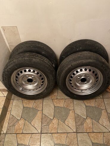 Disk təkərlər: İşlənmiş Disk təkər Mercedes-Benz 195 / 65 / R 15, 5 Boltlu