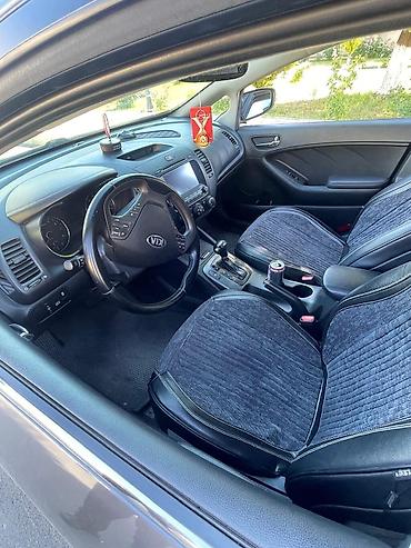 mercedes benz 208 d: Kia Forte: 2 l | 2015 il Sedan — 2