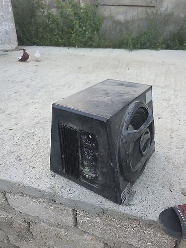 jbl dinamiki: Aktiv bas səsgücləndiricisi (subwoofer) - Korpus: taxta/kompozit, ön — 1