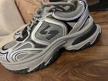 tech flees: Новая.Кроссовки в стиле dad-shoes. 41- размер. Толстая подошва которая — 7
