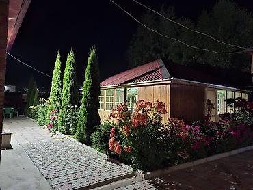 зелёный городок: Уютный частный дом с ухоженным двором и гостевым флигелем - Кирпичный — 2