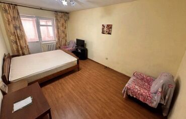 Офисы: 1 комната, 34 м², Индивидуалка, 3 этаж, Косметический ремонт