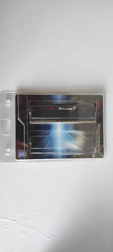 ram 8 gb ddr2: G.SKILL Ripjaws V DDR4 yaddaş - Model: F4-3200C16D-32GVK (Ripjaws V) — 1