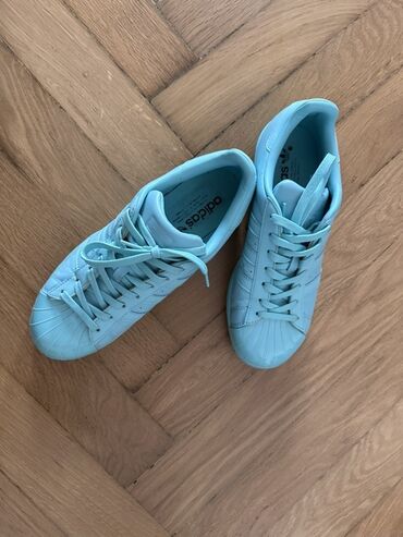 гироскутеры 10 дюймов: Adidas Superstar idman ayaqqabıları – monoxrom açıq mavi rəng -