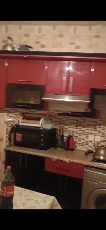 Uzunmüddətli kirayə evlər: Saray postunu keçəndən 200 m Bakıya tərəf, içəri yoldan 400 m məsafədə — 1