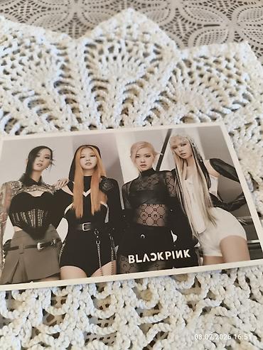 BLACKPINK temalı poçt açıqçası - Ön tərəf: BLACKPINK qrupunun