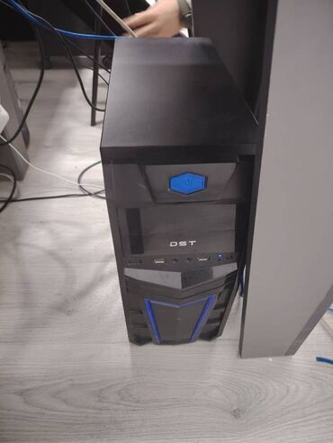 Masaüstü kompüterlər və iş stansiyaları: Masaüstü kompüterlər işləkdir. 6 ədəd PC, 6 ədəd monitor, 6 ədəd — 8