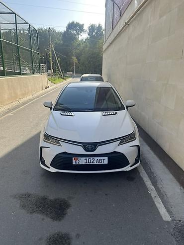 camry 2011: Toyota Corolla: 2019 г., 1.8 л, Вариатор, Гибрид, Седан — 2