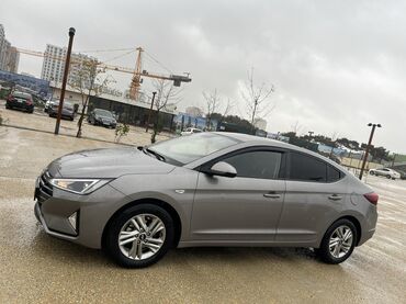 Hyundai: Hyundai Elantra: 1.6 l | 2020 il Sedan — 5