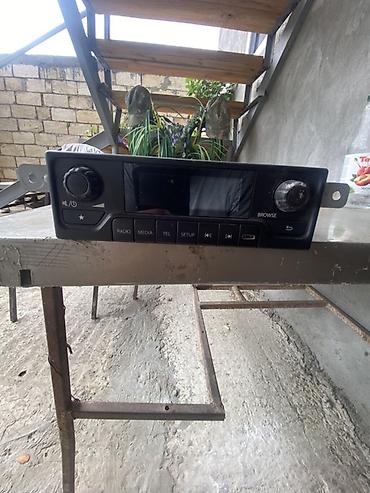 səs ucaldıcılar: Mercedes‑Benz orijinal multimedia/radio başlıq bloku Model/Məlumat — 1