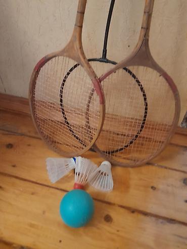 İdman və istirahət: Badminton dəsti Tərkib: - 3 ədəd raketka: 2 ədəd taxta çərçivəli, 1 — 1