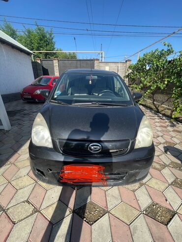 дом на колёсах бишкек аренда: Черный хэтчбек Daihatsu, пригодный для городских поездок и