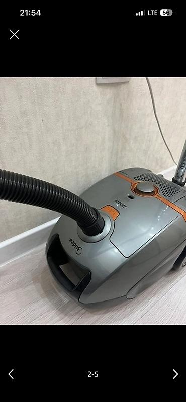 Вертикальные пылесосы: Пылесос Midea, классический напольный с мешком для сбора пыли. Корпус — 4