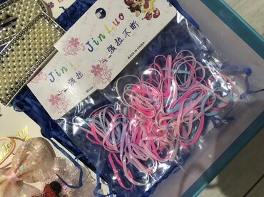 Saç aksesuarları: Uşaqlar üçün nəzərdə tutulmuş müxtəlif saç aksesuarları dəsti. Dəstə — 8