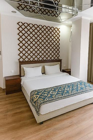 Посуточная аренда квартир: 1 комната, Бронь, Бытовая техника, Телевизор — 1