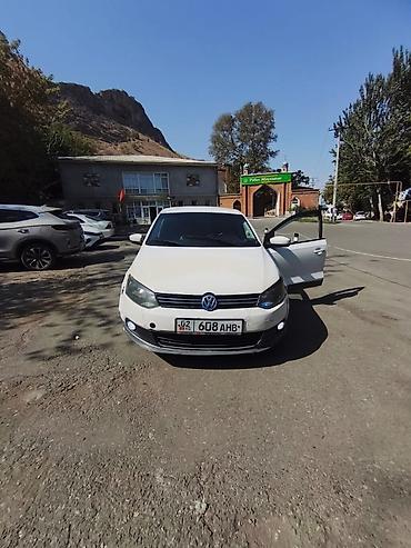 машина салон: Volkswagen Polo: 2012 г., 1.6 л, Механика, Бензин, Седан — 2