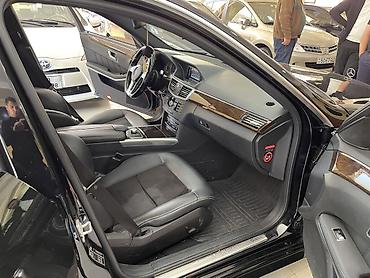 mercedes şəkilləri: Mercedes‑Benz E‑Class sedan (W212), qara rəng. Xarici: - AMG üslublu — 4