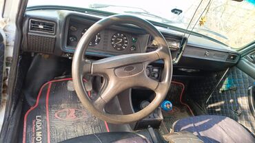 VAZ (LADA): Lada 2107 sedan – klassik ağ rəngdə, 4 qapılı. Texniki və xarici — 6