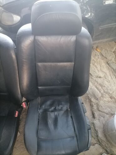 Auto delovi: Dva crna prednja auto sedišta presvučena kožom, pogodna za zamenu ili na lalafo.rs — 7 Auto delovi: Dva crna prednja auto sedišta presvučena kožom, pogodna za zamenu ili — 7