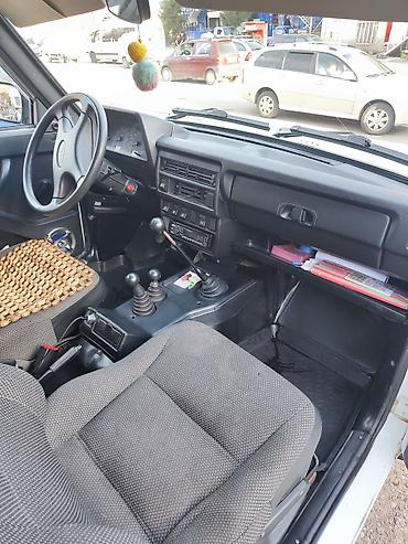 Унаа: ВАЗ (ЛАДА) 4x4 Niva: 2015 г., 1.7 л, Кол менен иштөөчү, Бензин, Жол тандабас — 6