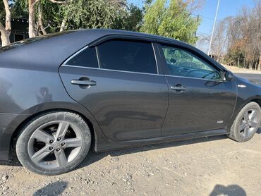 Toyota: Toyota Camry: 2.5 l | 2014 il Sedan — 6