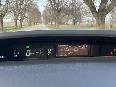 Toyota: Toyota Prius: 2013 г., 1.8 л, Вариатор, Гибрид, Хэтчбэк — 9