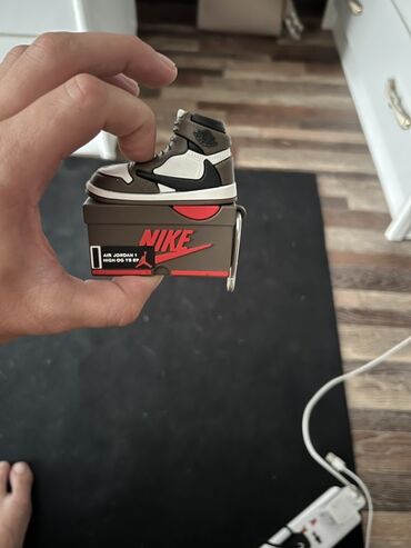вай фай модем мегаком: Чехол для наушников AirPods, выполненный в виде миниатюрной коробки