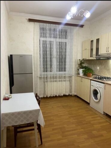 Uzunmüddətli kirayə mənzillər: Nərimanov rayonu,Nərimanov metrosunun çıxışındakı5 mərtəbəli binada — 4