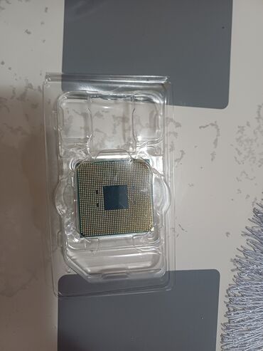 Ostali kompjuterski delovi: AMD Ryzen 3 1200 procesor - Serija: AMD Ryzen 3 (Zen, 1. generacija) — 8