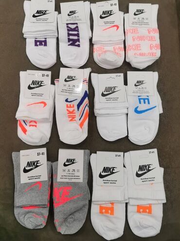 Čarape: 3/4 carape
12 pari 2000 din — 13