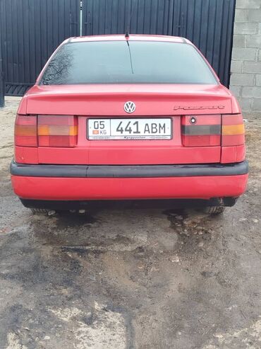 Volkswagen: Volkswagen Passat: 1994 г., 1.8 л, Механика, Бензин, Седан