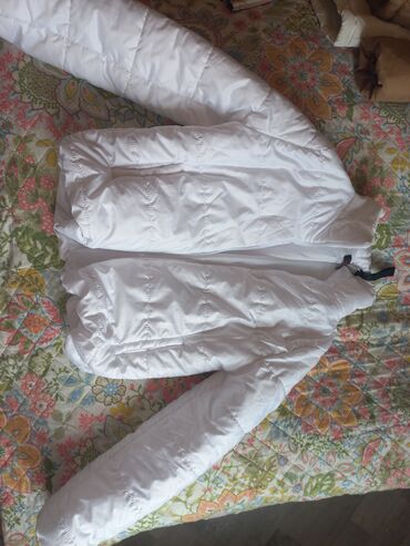 zhenskie khalaty s kapyushonom: Женская куртка S (EU 36), цвет - Белый